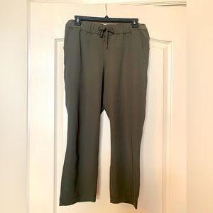 Lululemon Stretch Cropped Sweatpants 23" Size 6